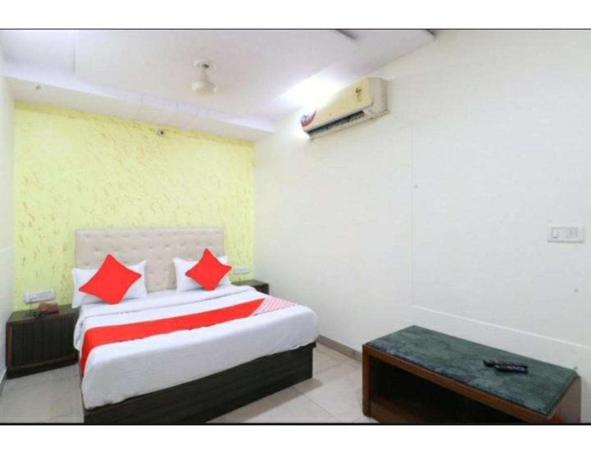 Hotel Kirandeep Agra Агра Екстериор снимка