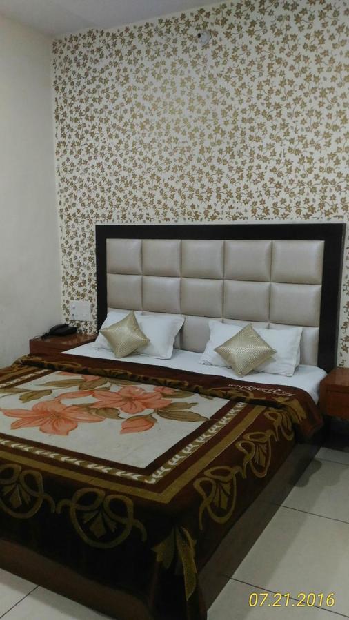 Hotel Kirandeep Agra Агра Екстериор снимка