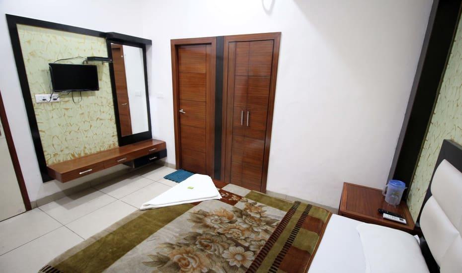 Hotel Kirandeep Agra Агра Екстериор снимка