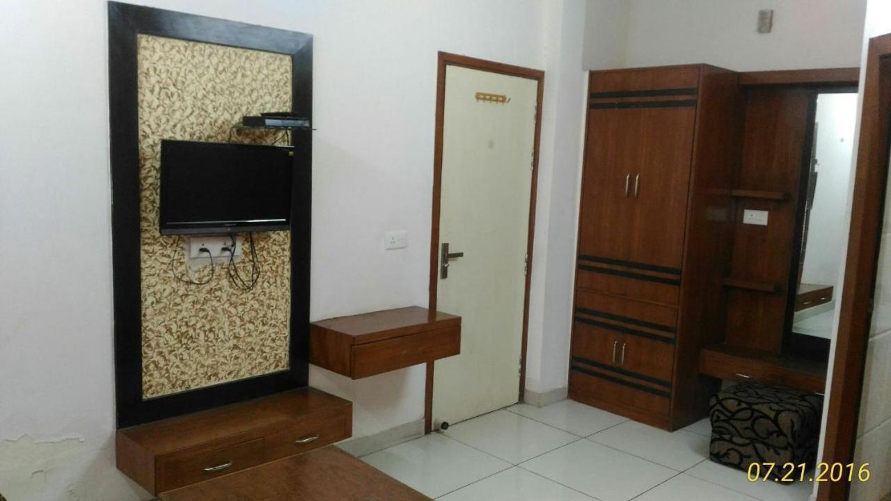 Hotel Kirandeep Agra Агра Екстериор снимка